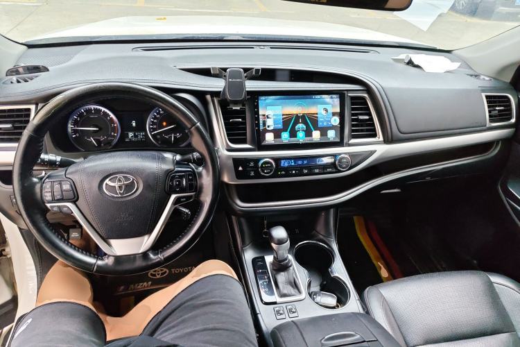 Used Toyota Highlander 2015 2.0T Four-Wheel Drive Luxury Edition 7-Seater Center Console