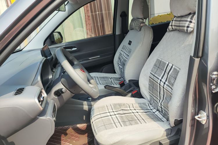 Used Wuling Hongguang New Energy 2025 Extended-Range Hybrid 50KM Comfort Version Left Front Seat