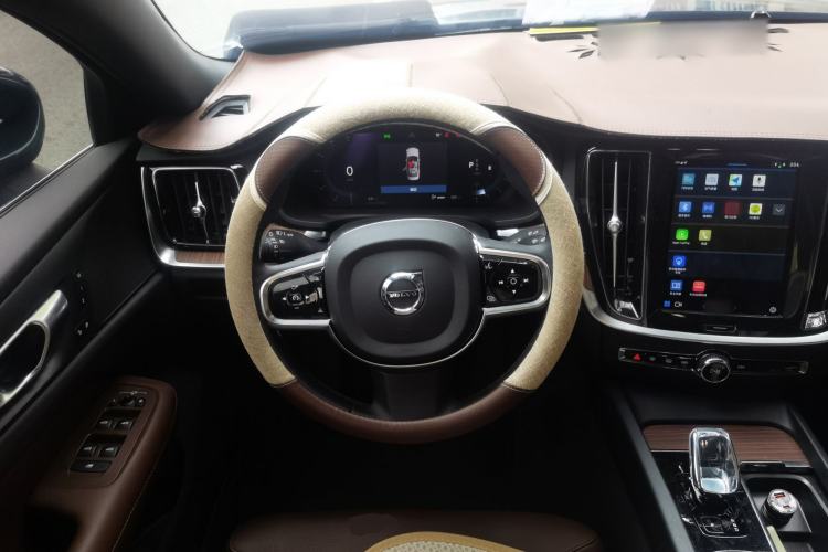 Used Volvo S60 2023 B4 Zhiyuan Luxury Edition
