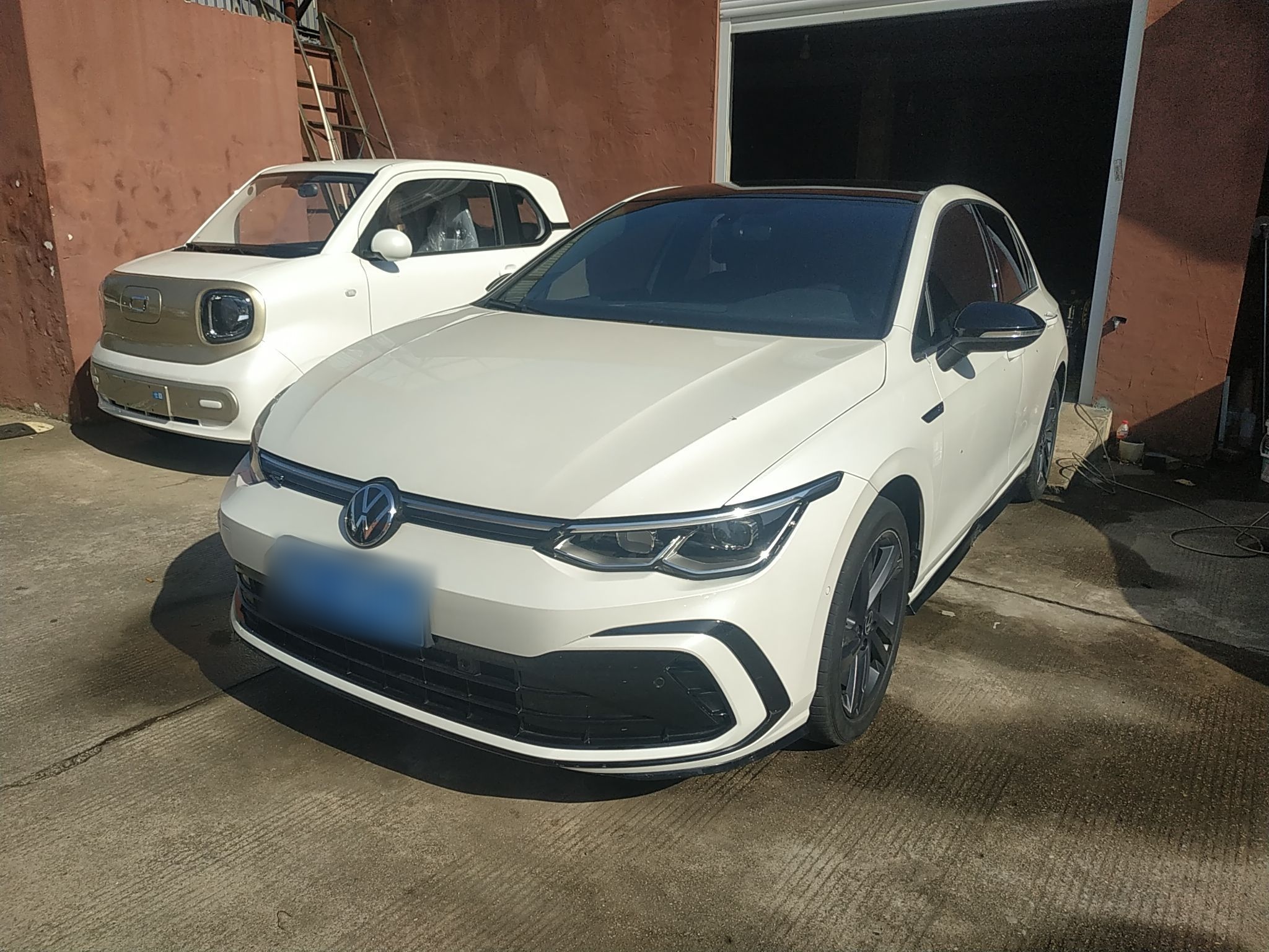 Под передней частью автомобиля