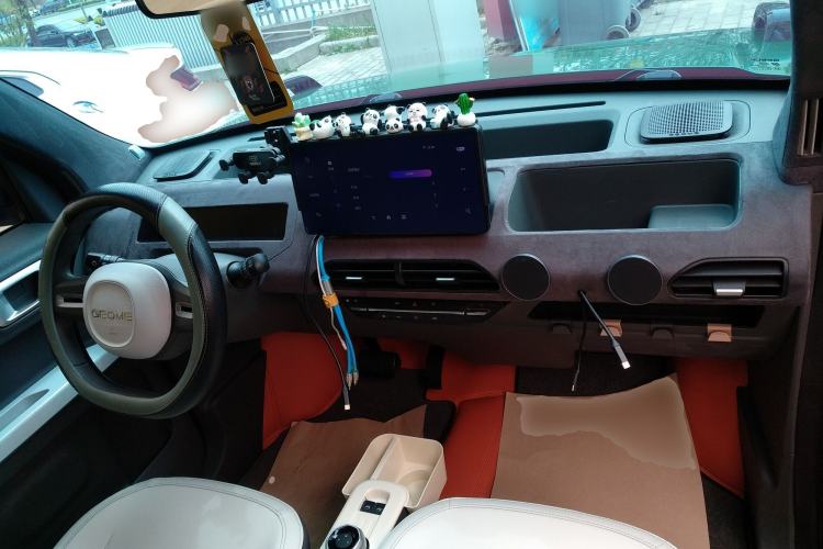 Used Geely Galaxy Panda 2024 200km Panda Rider Center Console