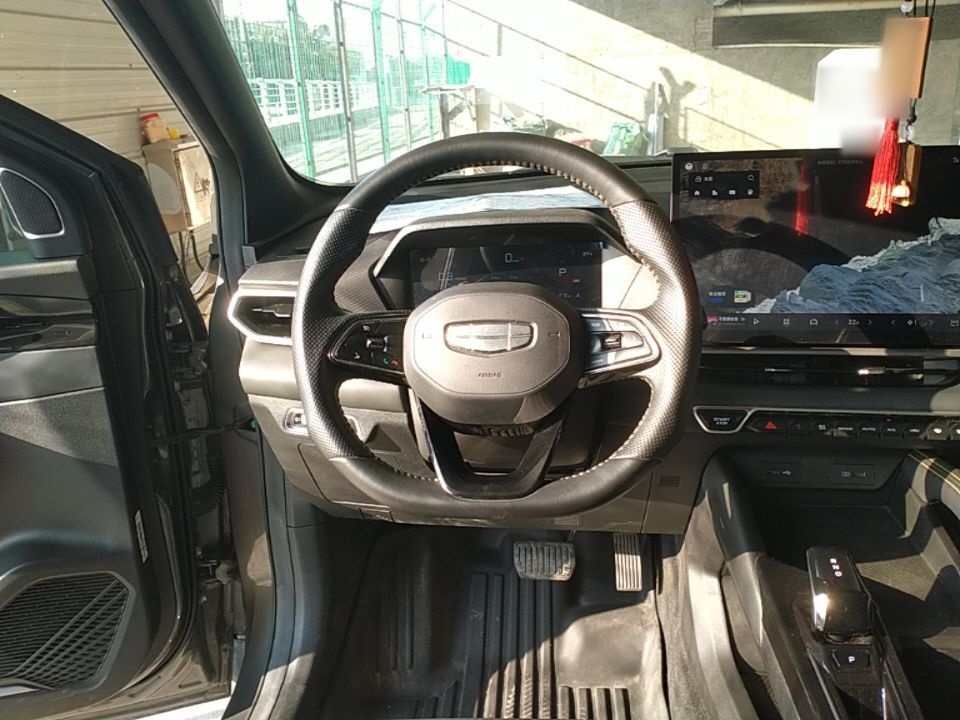 Geely Auto Coolray 2025 Bin Yue L 1.5TD DCT Star Diamond — снимка 13