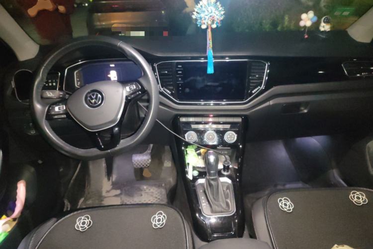 Used Volkswagen T-ROC 2021 280TSI DSG Two-Wheel Drive Comfort Connect Edition Center Console