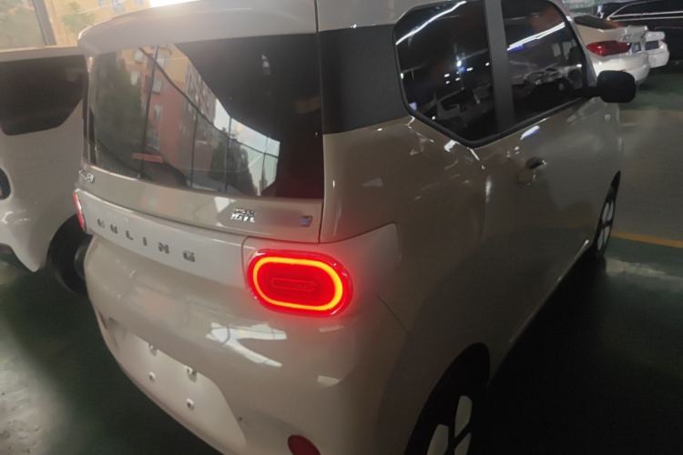 Used Wuling Hongguang MINIEV 2024 3rd Generation 215km Advanced Version Rear Right 45 Deg