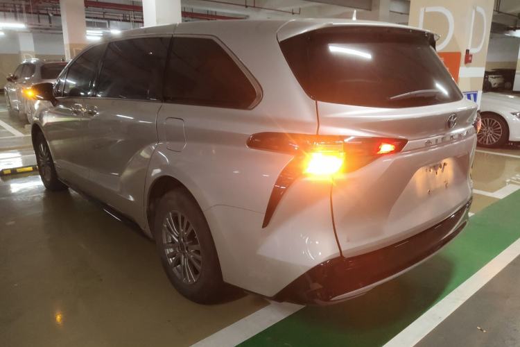 Used Toyota SIENNA 2021 2.5L Hybrid Luxury Edition Exterior 2