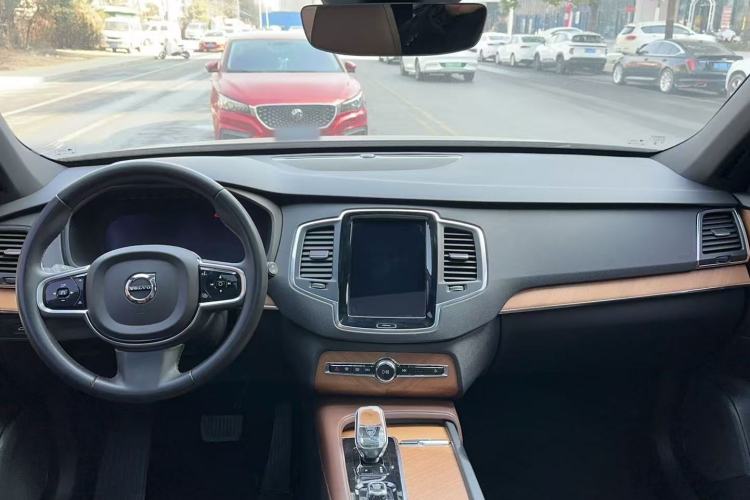 Used Volvo XC90 2023 B5 SmartDrive Luxury Edition 5 Seats
