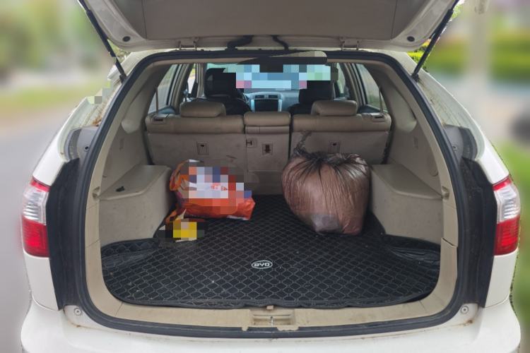 Used BYD S6 2014 2.0L Manual Luxury 5-Seater Trunk