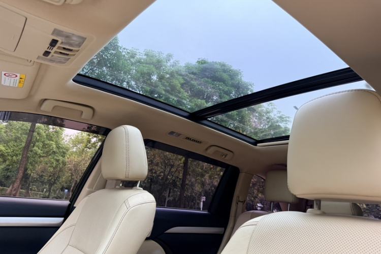 Used Toyota Highlander 2018 2.0T Two-Wheel Drive Luxury Edition 7 Seats China VI Standard Interior 6