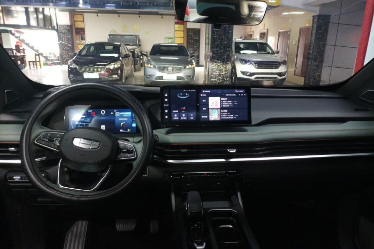 Used Geely Auto Haoyue L 2023 2.0T DCT Prestige Edition Center Console