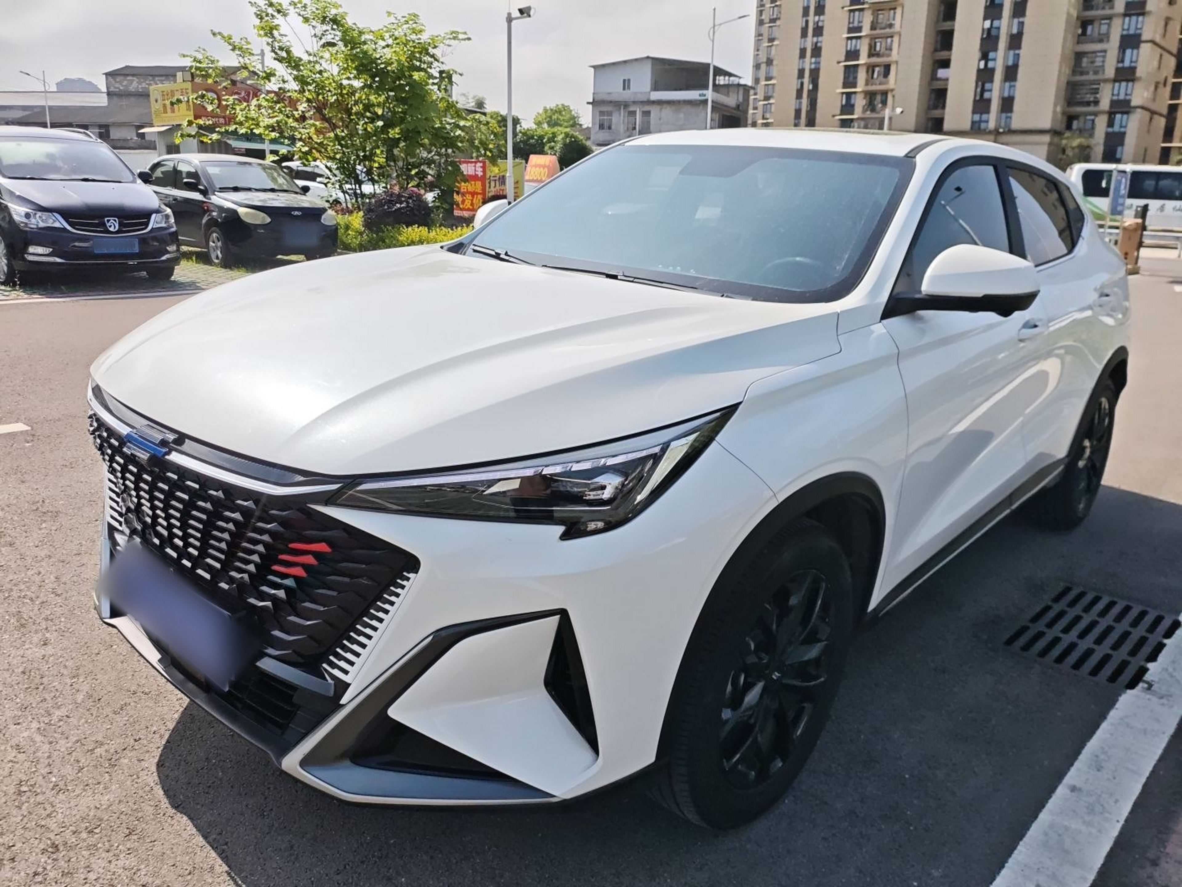 Под передней частью автомобиля