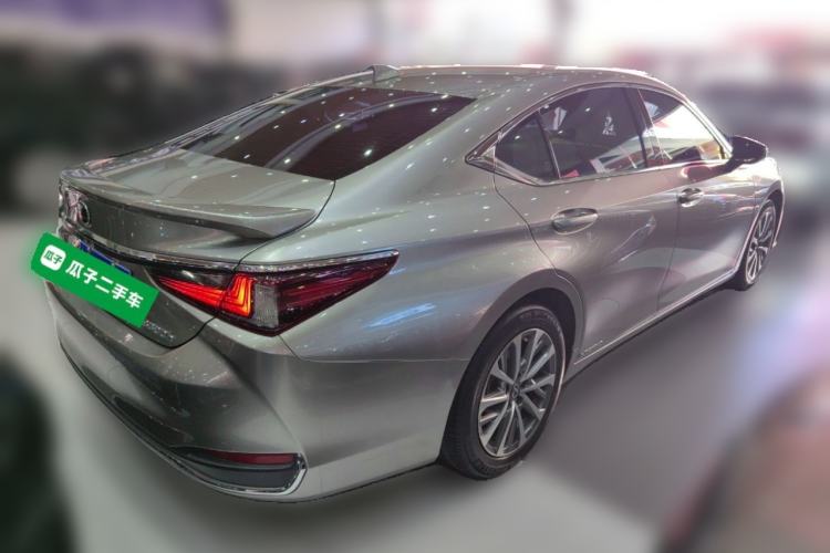 Used Lexus ES 2018 300h Premier Edition China VI Standard Rear Right 45 Deg