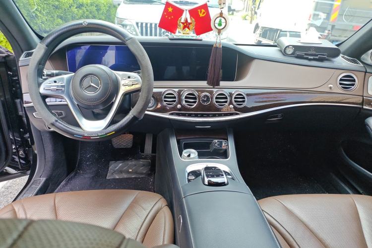 Used Mercedes-Benz S-Class 2018 S 320 L Center Console