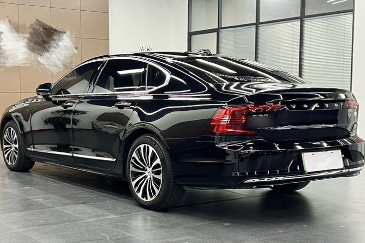 Used Volvo S90 New Energy 2024 Plug-in Hybrid Four-Wheel Drive Long-Range Zhiyi Luxury Edition

