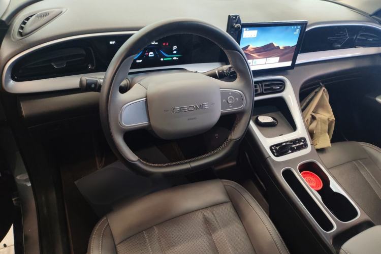 Used Geely Galaxy Geome 2025 410 km Free Version