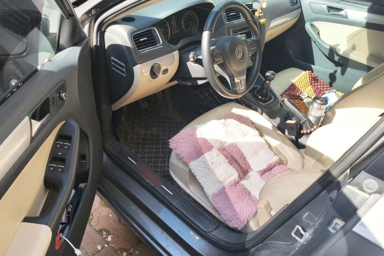 Used Volkswagen Sagitar 2012 1.4TSI Manual Luxury Model Driver Seat