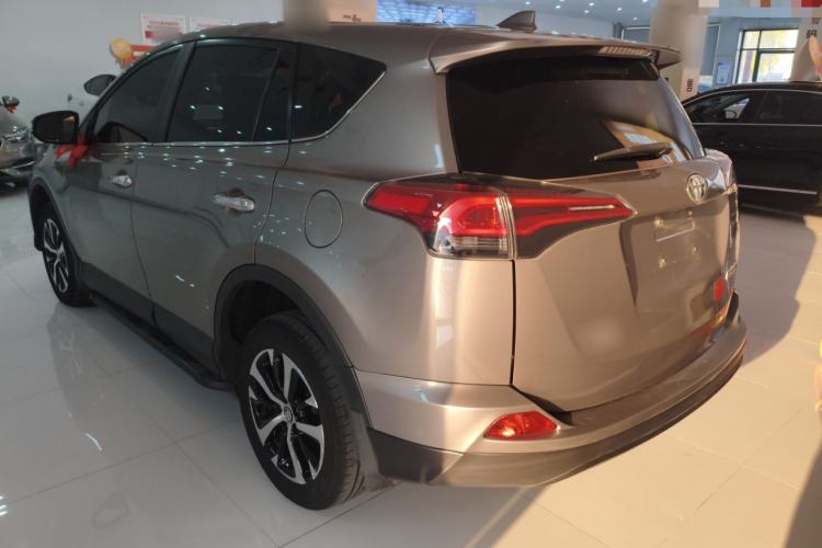 Used Toyota RAV4 2019 2.0L CVT Two-Wheel Drive Comfort Edition China VI Standard