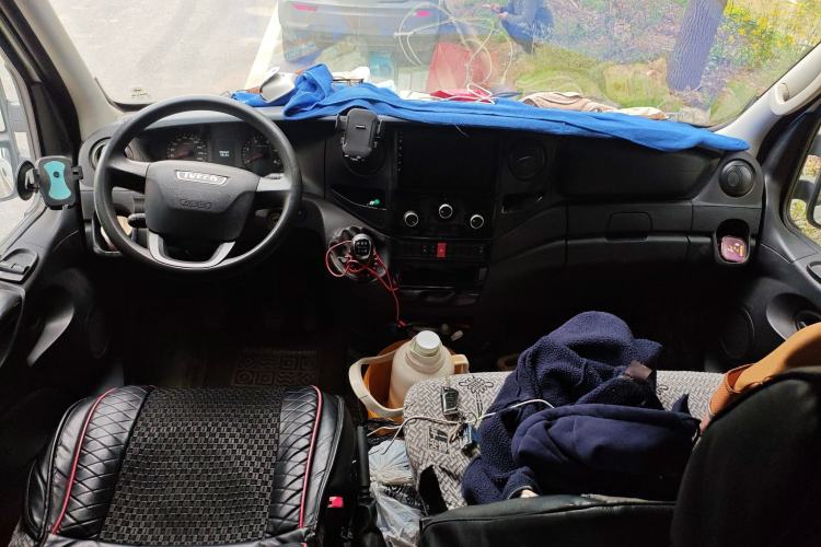 Used Iveco Eurocargo 2021 2.0T Manual Super-Rui Short Wheelbase Low-Roof Side-Hinged Door F1A
