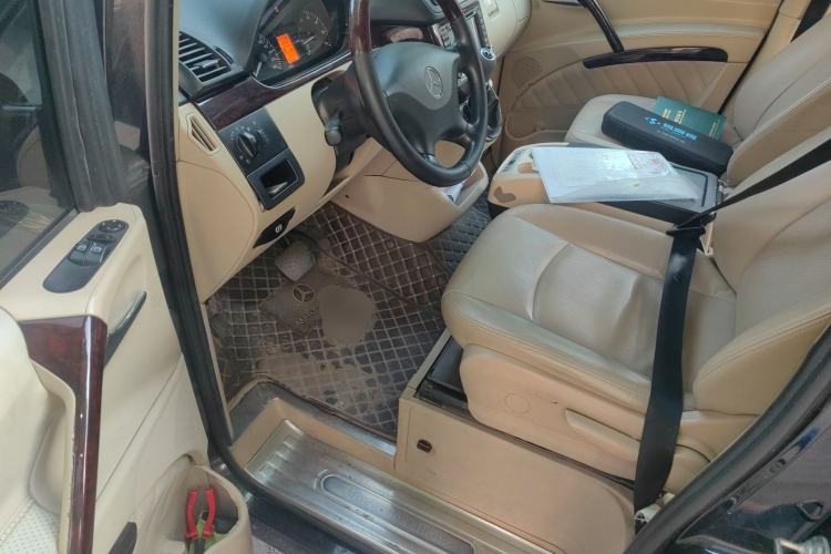 Used Mercedes-Benz Vito 2011 2.5L 7-seater executive version Driver Seat