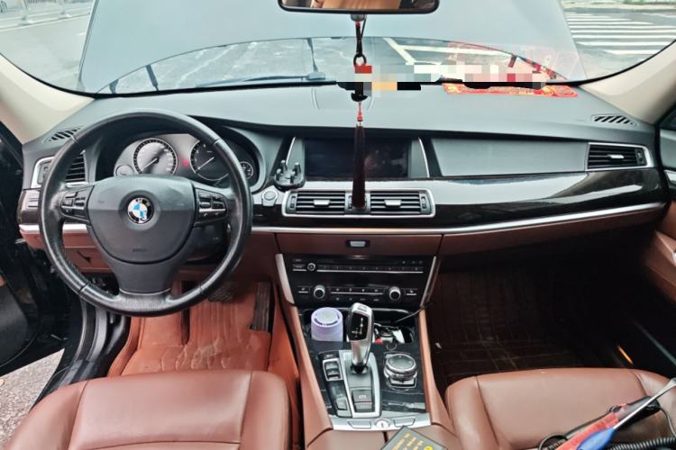 Used BMW 5 Series GT 2015 528i Leading Model Center Console