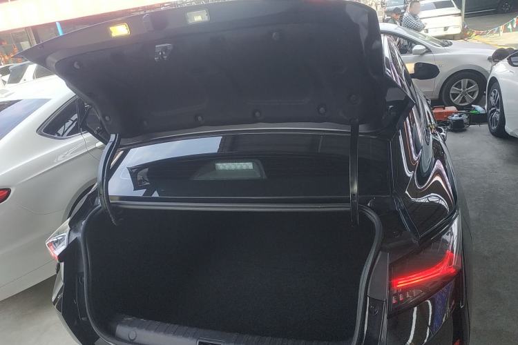 Used Dongfeng Aeolus Yixuan 2021 230T Automatic Zuiying Knight Edition Trunk