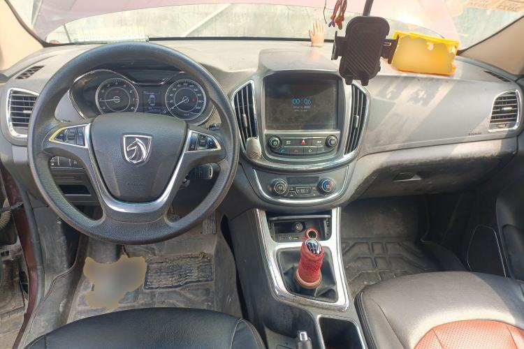 Used Baojun 560 2015 1.8L Manual Elite Edition Center Console
