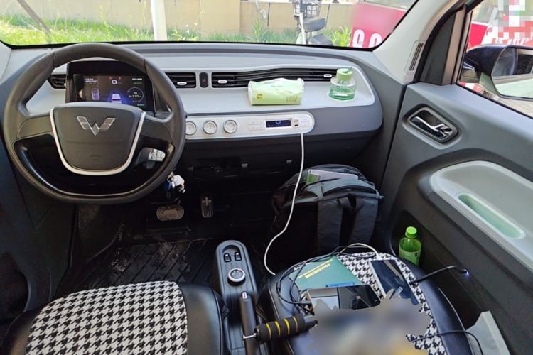 Used Wuling Hongguang MINIEV 2021 Macaron Fashion Model Lithium Iron Phosphate Center Console