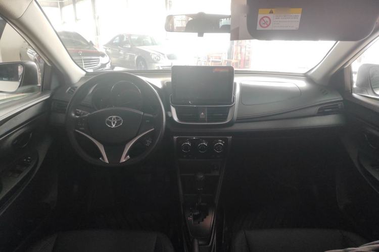 Used Toyota YARiS L Zhi Xiang 2022 1.5L CVT Leading PLUS Edition Center Console