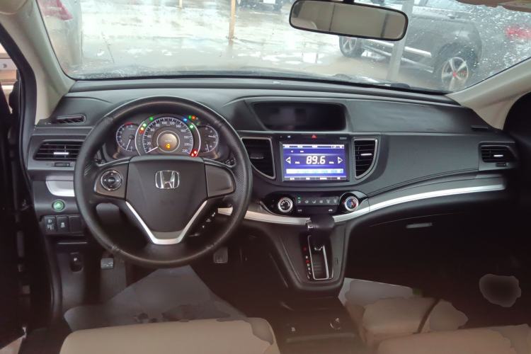 Used Honda CR-V 2016 2.0L two-wheel drive Urban Edition Center Console