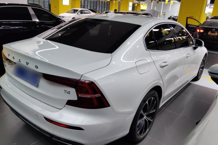 Used Volvo S60 2021 T4 Zhiyi Luxury Edition
