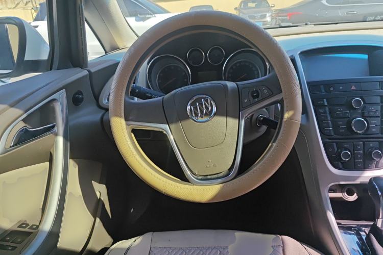 Used Buick GT 2013 GT 1.6L Automatic Fashion Edition Steering Wheel