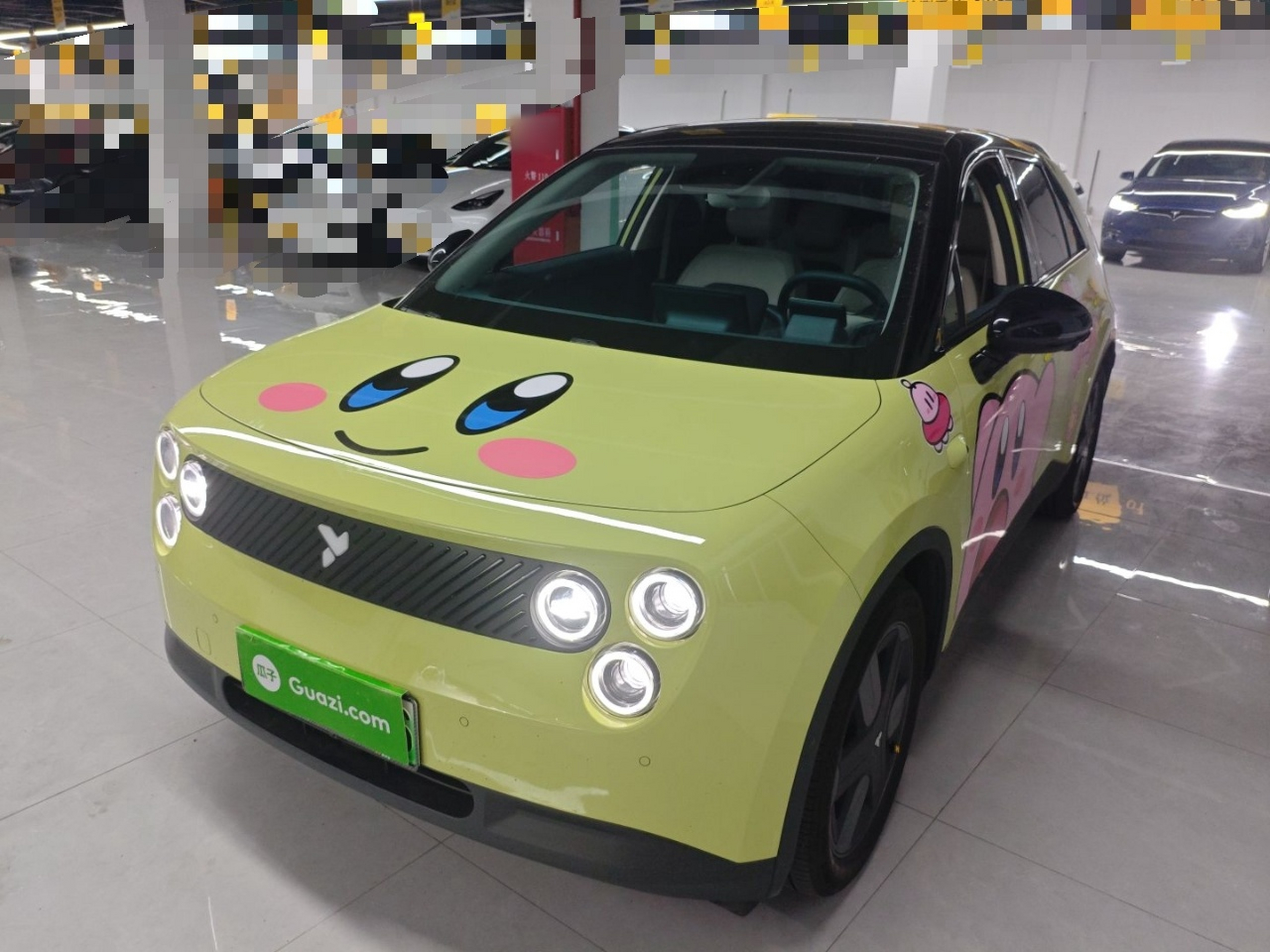 تحت مقدمة السيارة