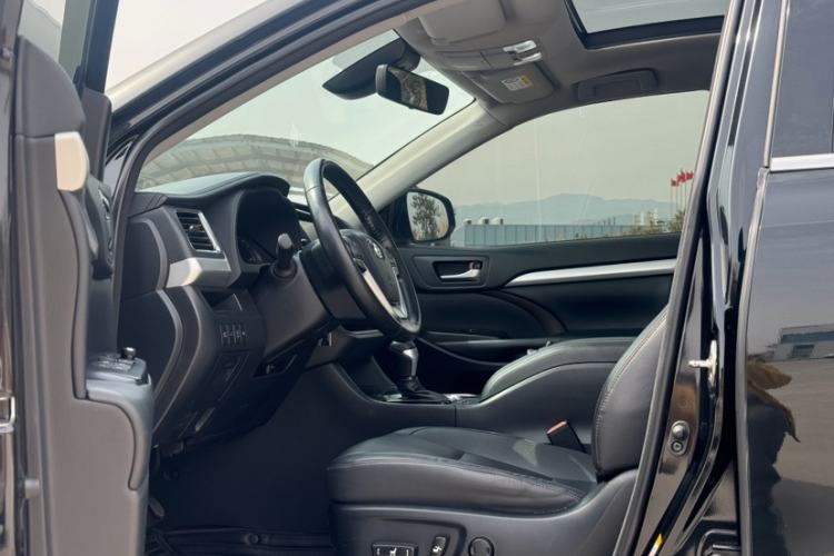 Used Toyota Highlander 2018 2.0T Four-Wheel Drive Prestige Version 7 Seats China VI Standard
