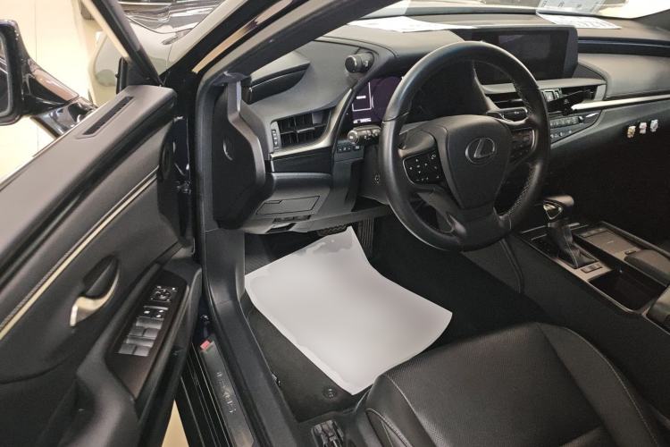 Used Lexus ES 2020 200 Excellence Edition Driver Seat