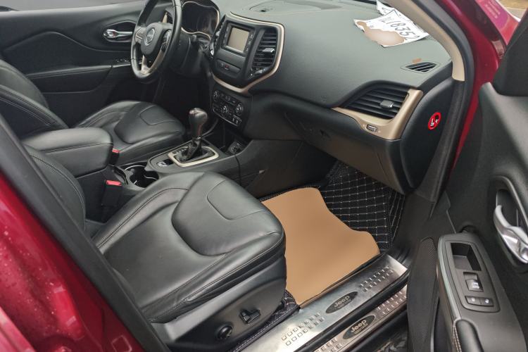 Used Jeep Cherokee 2016 2.4L Leading Edition
