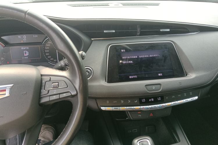 Used Cadillac XT4 2018 28T Two-Wheel Drive Tech Version Center Console