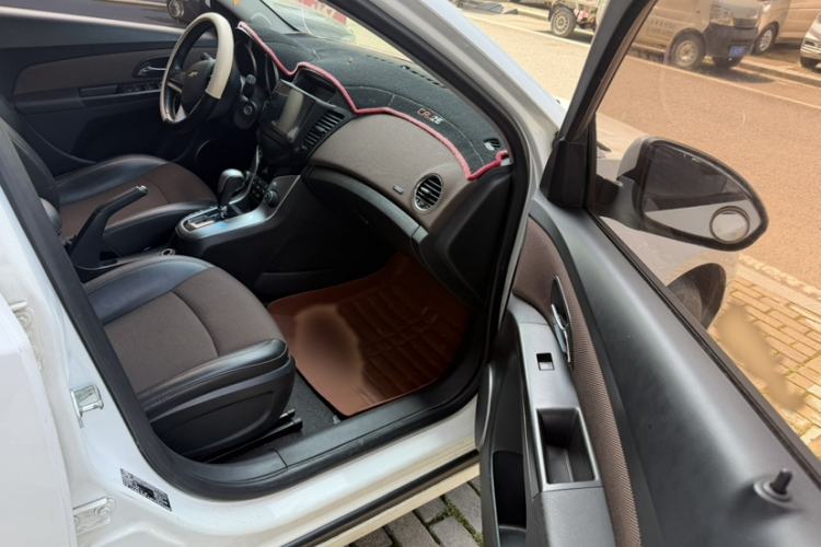 Used Chevrolet Cruze 2015 Hatchback 1.6L Automatic Comfort Edition
