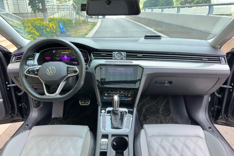 Used Volkswagen Magotan 2023 2 Million Units Limited Edition 330TSI DSG Leading Version
