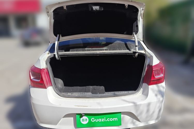 Used Chevrolet Cruze 2015 1.5L Classic SL MT Trunk