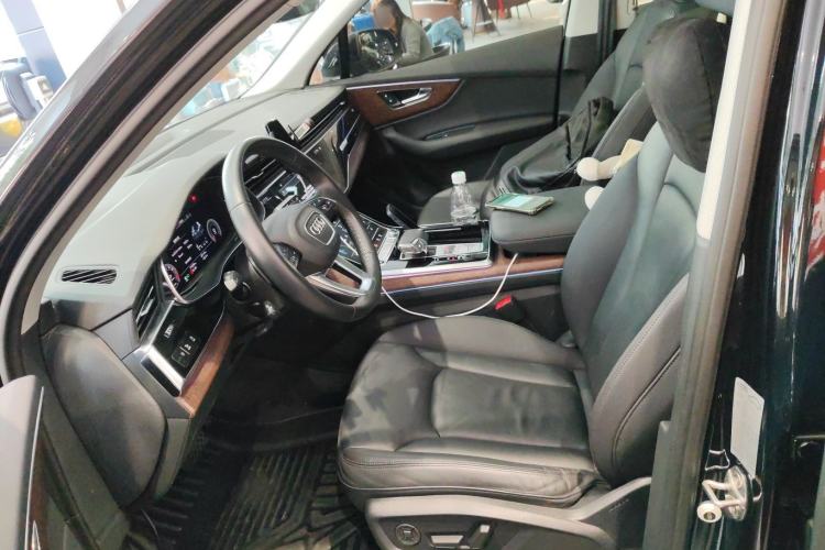 Used Audi Q7 2021 45 TFSI quattro S line Sport model
