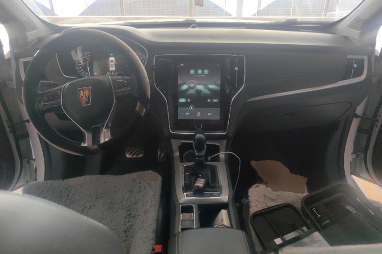 Used Roewe RX5 2016 30T Two-Wheel Drive Automatic Internet Smart Edition Center Console