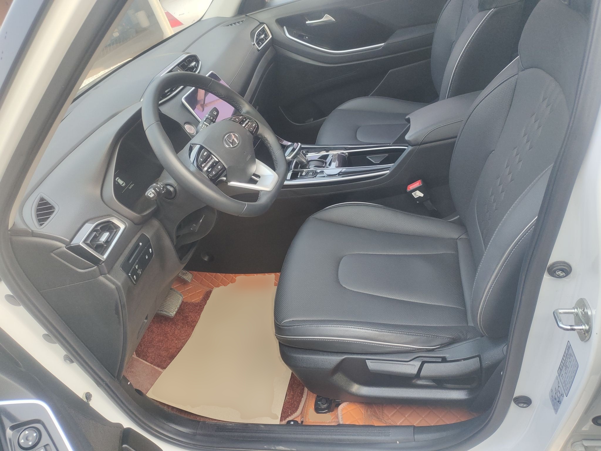 المقاعد الأمامية داخل السيارة