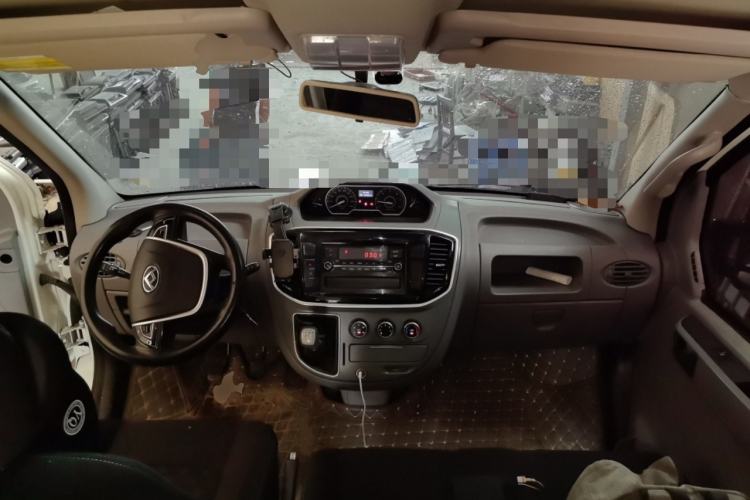 Used SAIC MAXUS Xintu V80 2019 2.5T Classic Edition 6-Speed Manual – Aoyuntong Short Wheelbase Mid-Height Design 5/6 Seats Center Console