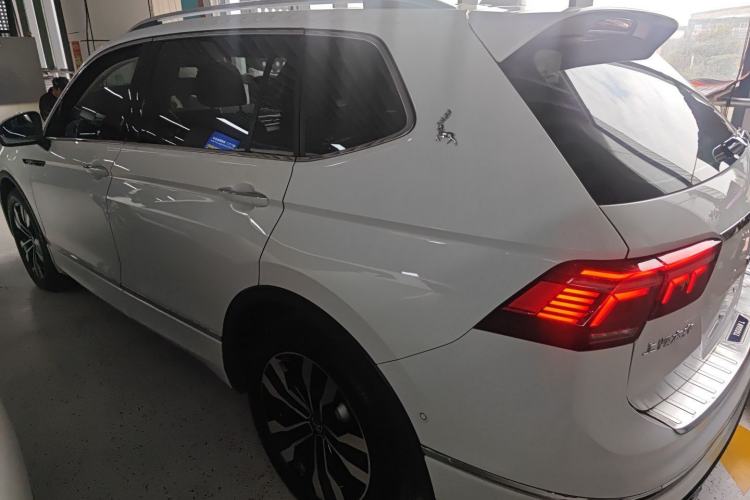 Used Volkswagen Tiguan L 2024 380TSI Automatic All-Wheel Drive R-Line Enhanced 7-Seater
