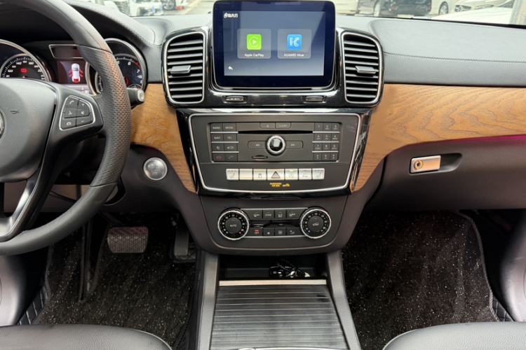 Used Mercedes-Benz GLE Coupe 2018 GLE 320 4MATIC Coupe SUV Interior 8