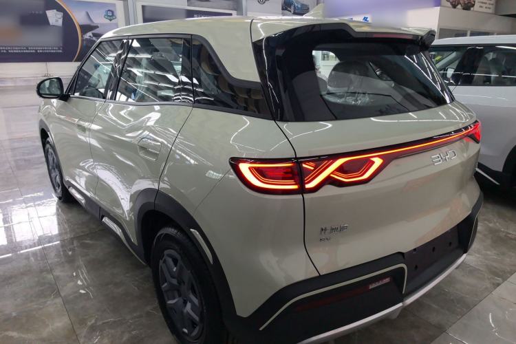 Used BYD Yuan UP 2025 Model 301KM Leading Version
