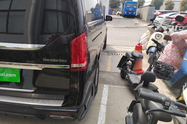 Used Mercedes-Benz V-Class 2016 V 260 Avantgarde Edition
