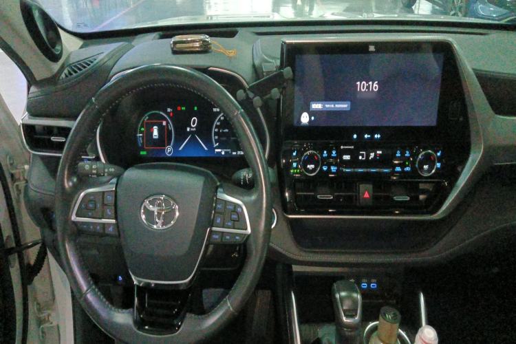 Used Toyota Highlander 2022 Dual-Engine 2.5L Four-Wheel Drive Supreme Edition 7-Seater Center Console