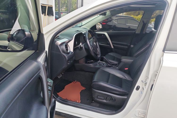 Used Toyota RAV4 2018 2.5L Automatic 4x4 Elite i Edition Driver Seat