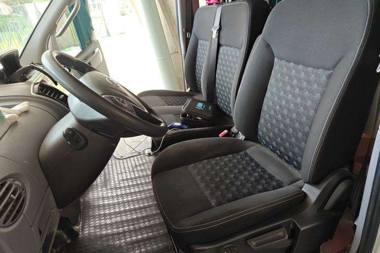 Used SAIC MAXUS Xintu V80 2021 2.0T AMT Classic Aoyuntong Short Wheelbase Mid-Roof 5/6-Seater
