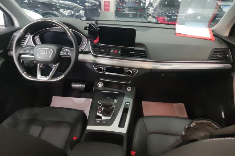 Used Audi Q5L 2020 Updated 40 TFSI Prestige Fashion Edition Center Console